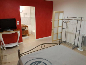 Отель Guesthouse 13 Rue Jeanne d'Arc  Кане-Ан-Русийон